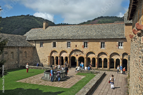 L'Abbazia di Conques, Aveyron - Francia photo