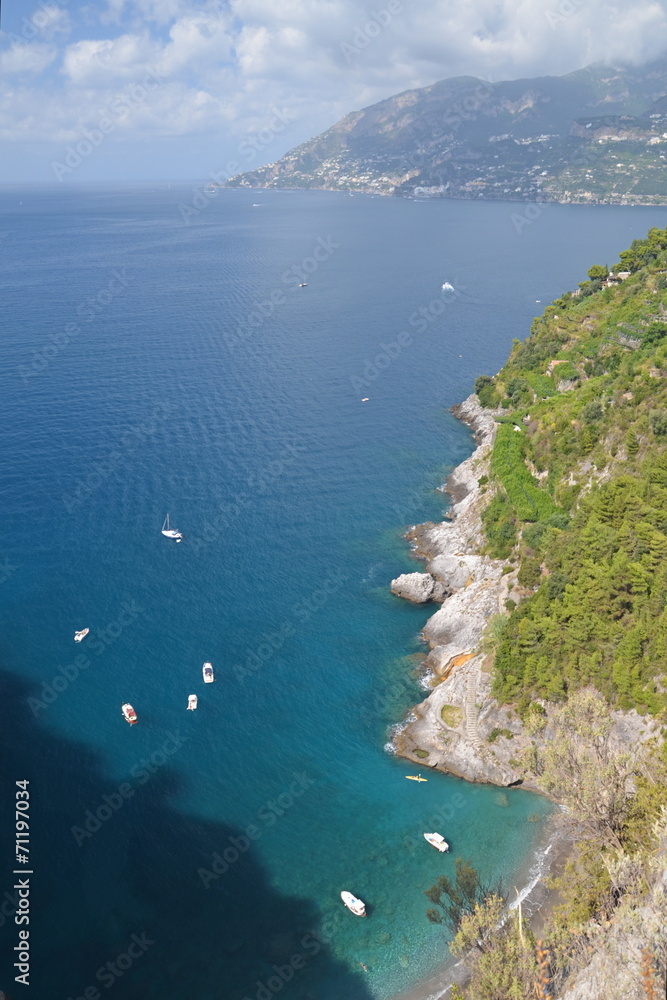 przepiękny malowniczy krajobraz wybrzeża amalfi we Włoszech