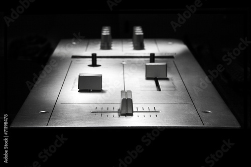 Two channels mixer for dj