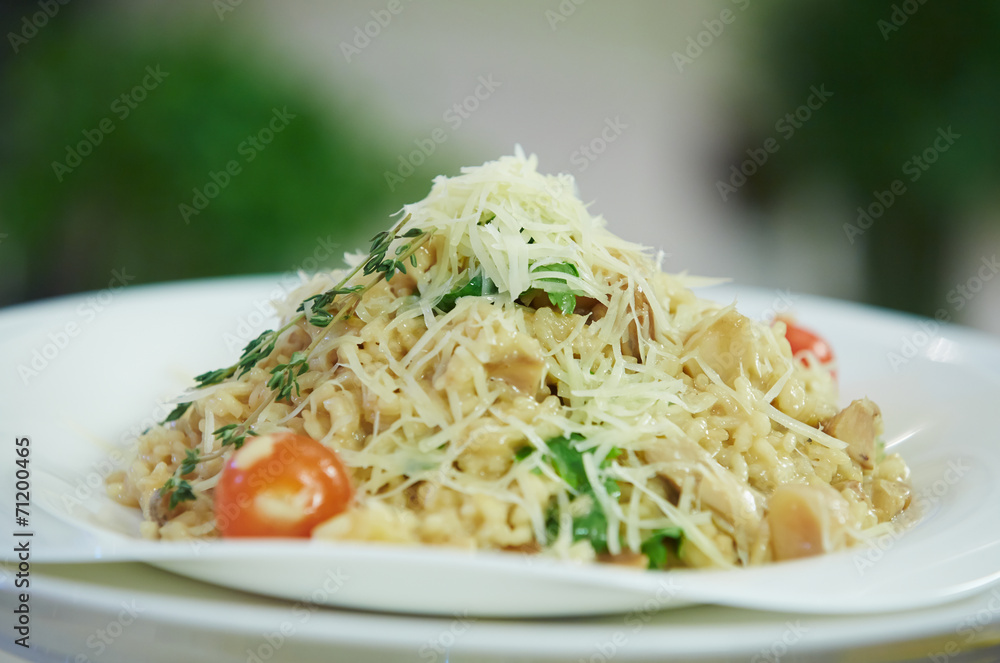 Spaghetti with cherry tomatoes and parsley Spaghetti with cherry tomatoes and parsley