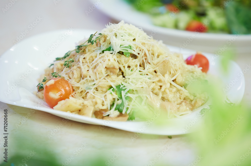 Spaghetti with cherry tomatoes and parsley Spaghetti with cherry tomatoes and parsley