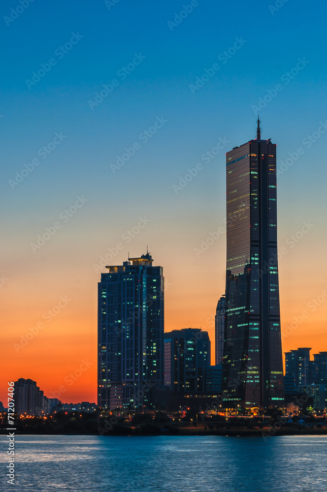 Fototapeta premium Zachód słońca w Seulu