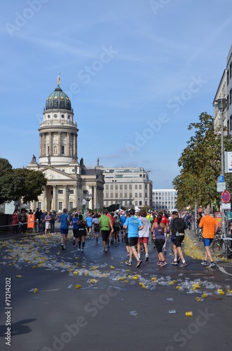 Canvas Print Marathon vor dem Franzoesischen Dom in Berlin