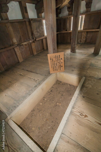 備中松山城の天守の中にある囲炉裏 © nameyasu