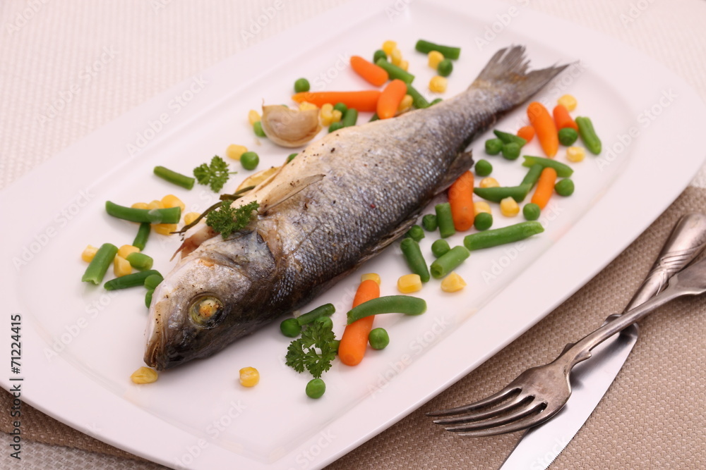 Fried whole sea bass with vegetables and lemon Fried whole sea bass with vegetables and lemon