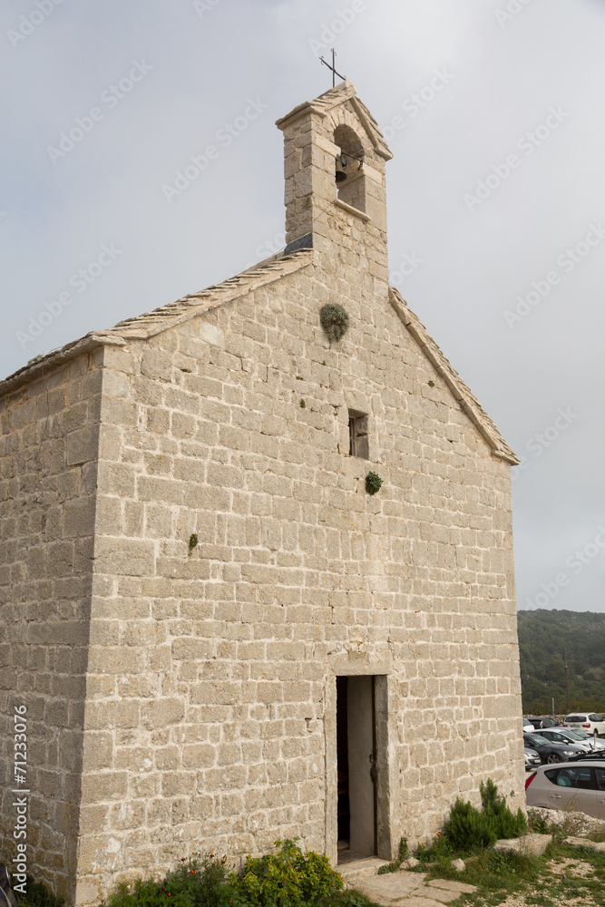 Eglise en pierre à Lubenice