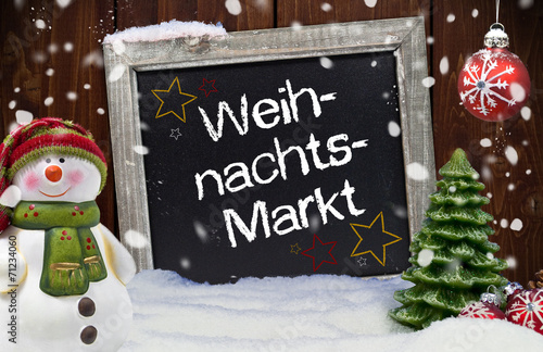 Weihnachtsdeko mit Weihnachtsmarkt photo