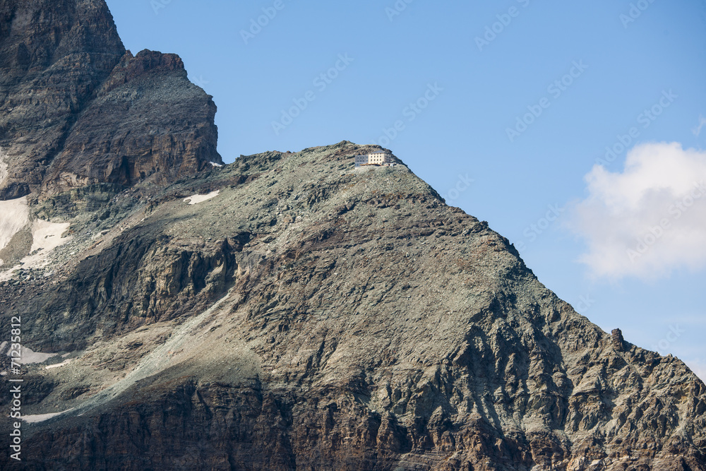 Hörnlihütte am Fuss des Matterhorns, bei Zermatt, Wallis, Schweiz