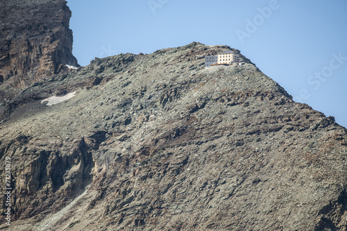 Hörnlihütte am Fuss des Matterhorns, bei Zermatt, Wallis, Schweiz