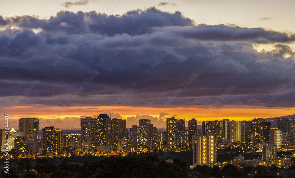 Fototapeta premium Waikiki and Honolulu Lights