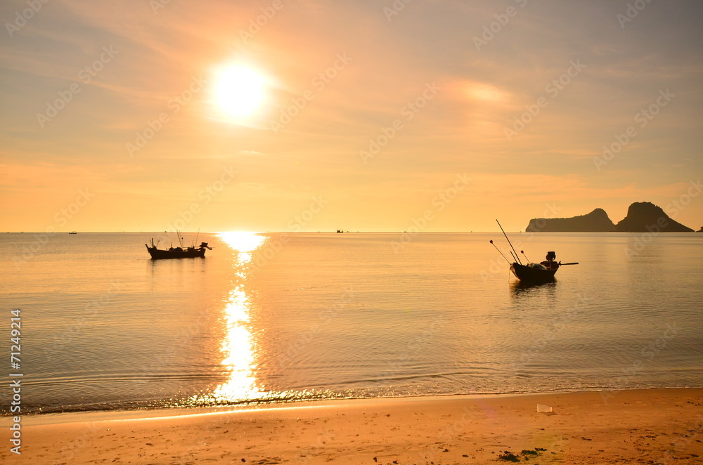 Obraz premium Beach at Sunrise