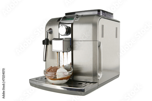 Fotografía coffee maker with ice cream on a white background