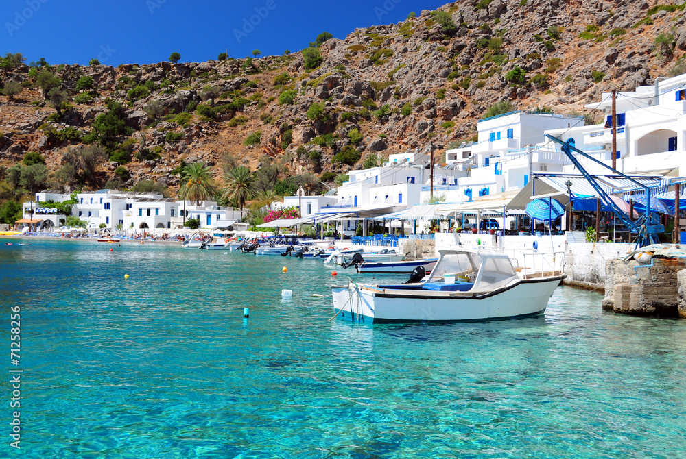 Naklejka premium Grecka wioska nadmorska Loutro w południowej Krecie