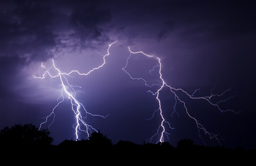 Keuken achterwand Onweer Felle bliksemschicht in zwarte nacht  © serkucher