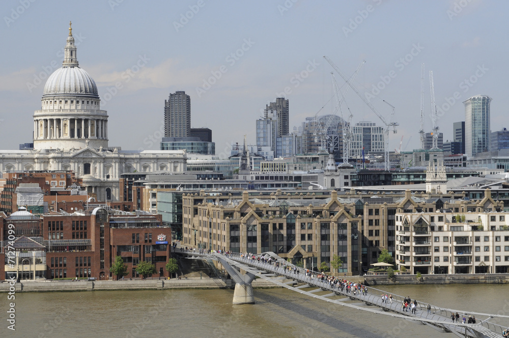 London St. Pauls Cathedral und Millenium Bridge