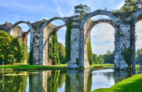 Canvas Print France, the picturesque aqueduct of Maintenon