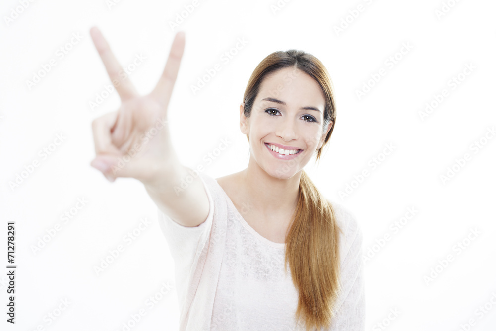 Chica con signo de la victoria Chica con signo de la victoria