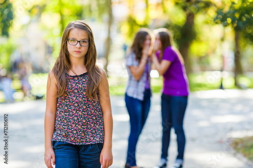 Fotografie Envious girls discriminating her girlfriend