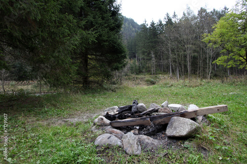 Feuerstelle in der Natur photo