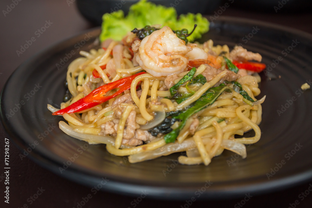 Spaghetti seafood in black dish