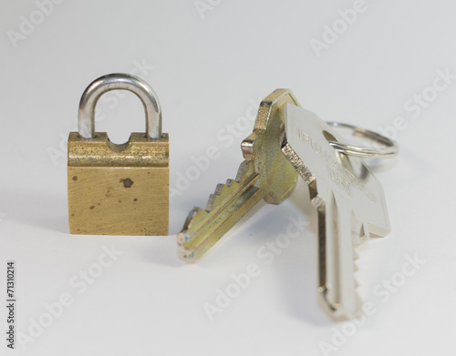 Obraz na płótnie Lock and keys on white background w salonie