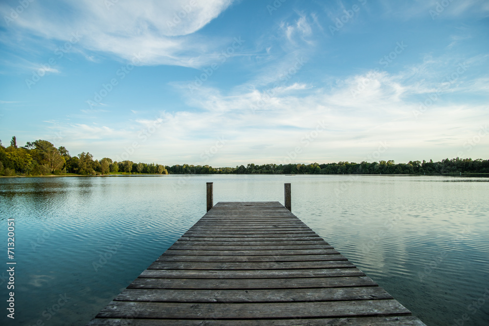 Holzsteg am See