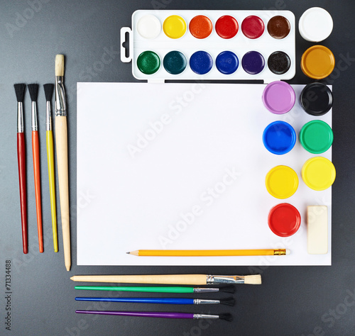 Multiple drawing paints and brushes