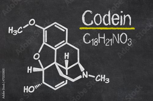 Schiefertafel mit der chemischen Formel von Codein