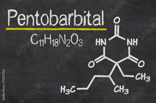 Schiefertafel mit der chemischen Formel von Pentobarbital photo