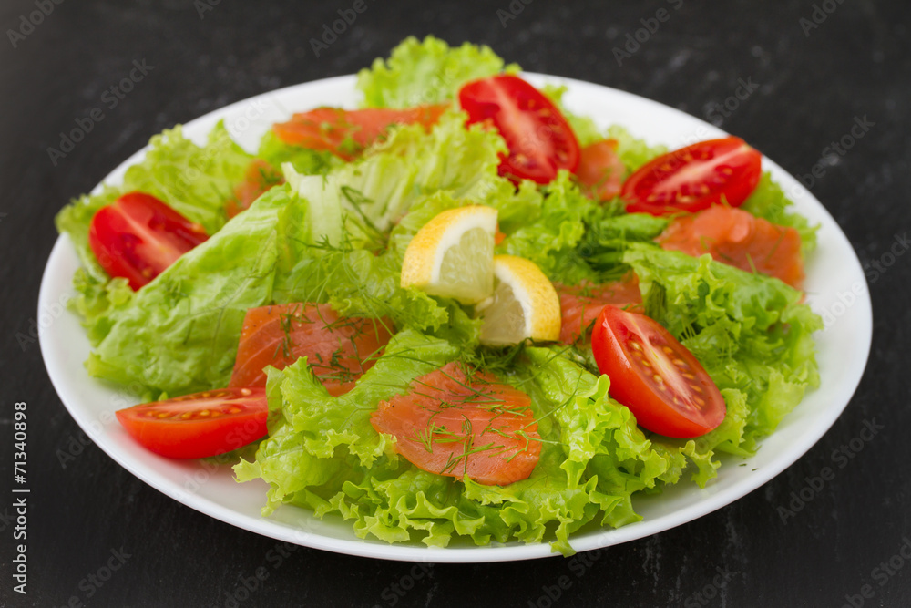 salad with smoked fish, tomato and lemon