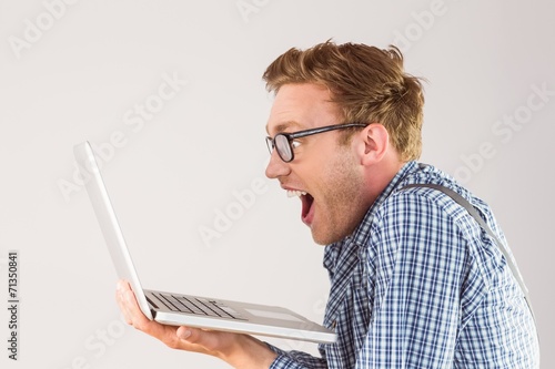 Foto Geeky businessman using his laptop