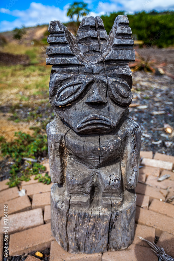 Tiki Tiki statue