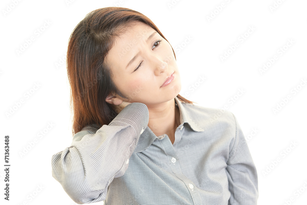 肩こりに悩む女性 肩こりに悩む女性