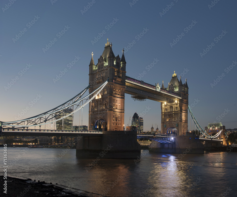 Obraz premium Wieża most