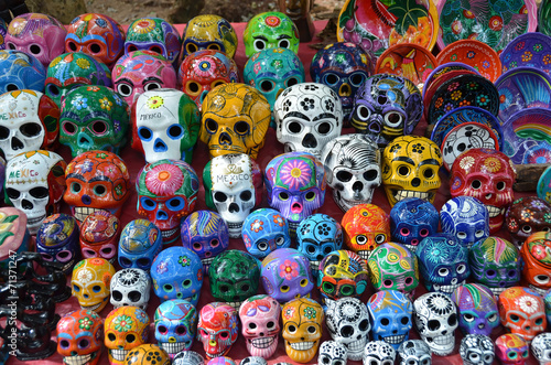 Canvas Print Multicolored porcelain skulls – souvenir stall - Chichen Itza –
