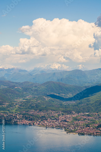 Lago Maggiore und angrenzend Alpen in Italien