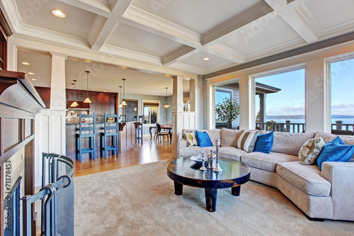 Cuadro en lienzo Luxury house with open floor plan. Coffered ceiling, carpet and