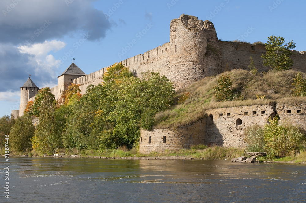 Ивангородская крепость ранней осенью