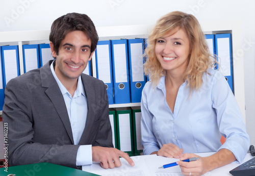 Junges Team im Büro