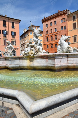 Piękna fontanna na Piazza Navona w Rzymie, Włochy  #71404231