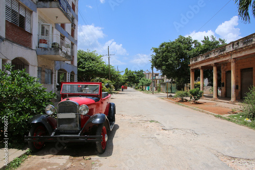 Obraz na plátne vieille voiture dans une rue de cuba