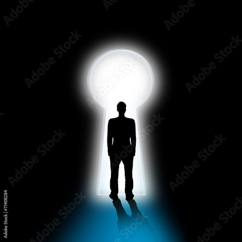 Silhouette eines Mannes vor Schlüsselloch