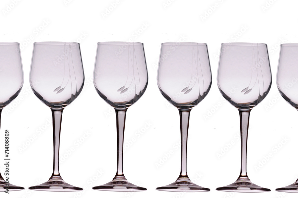 Set ti di bicchieri in fila sfondo bianco puro, flute Set ti di bicchieri in fila sfondo bianco puro, flute