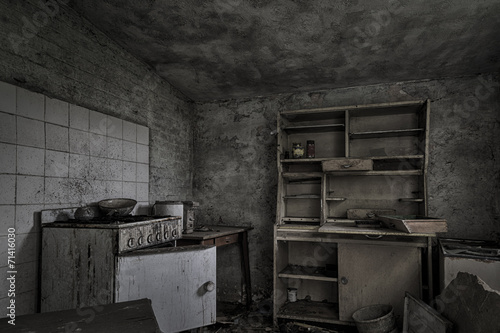 Fényképezés Dilapidated ramshackle kitchen in abandoned house