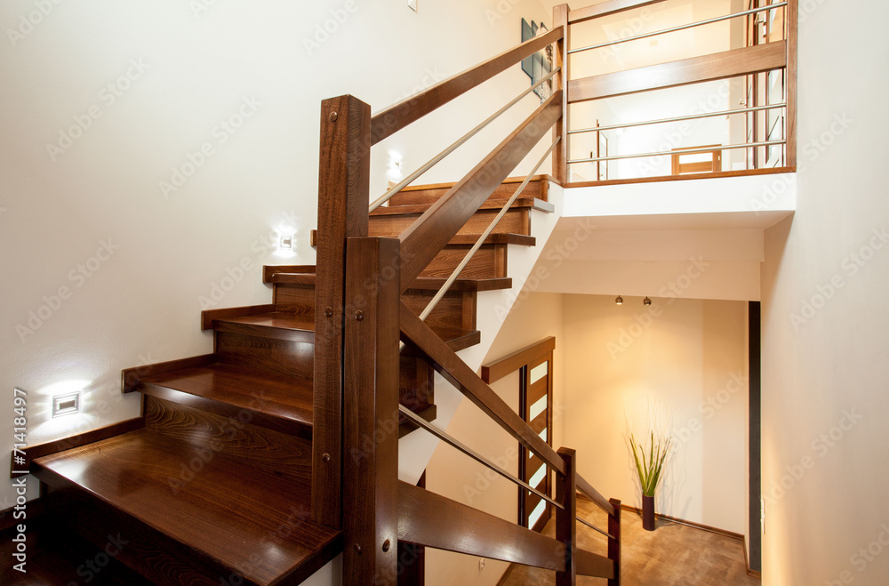 Fototapeta premium Drewniane schody w domu