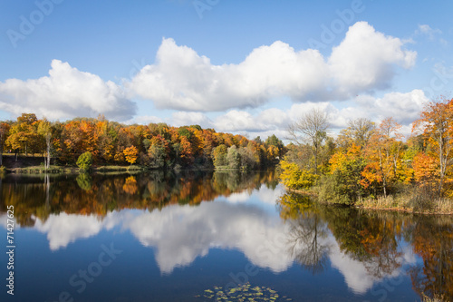 осень на озере в парке