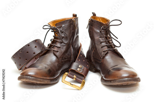 Fashionable men's leather shoes and leather belt with buckle