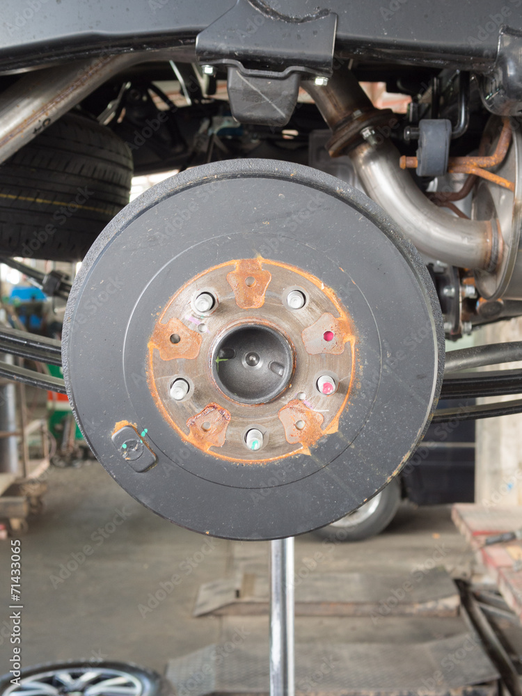 Wheel and disc break in maintenance process Wheel and disc break in maintenance process