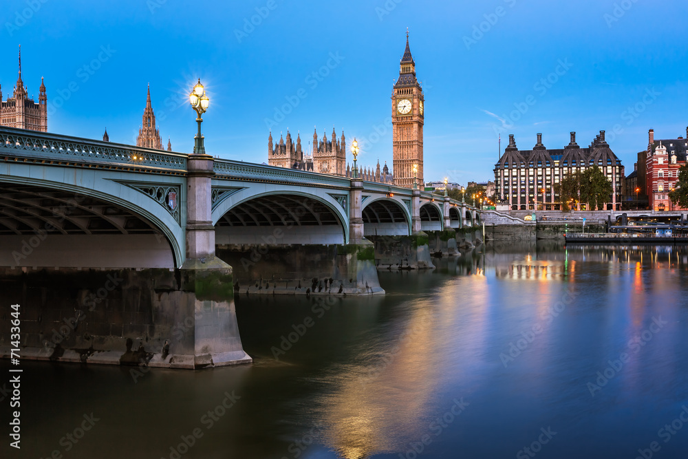 Fototapeta Big Ben, Queen Elizabeth Tower i Wesminster Bridge Illuminated