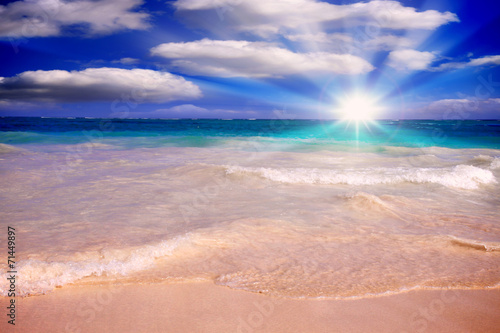  Caribbean beach and sun shining.